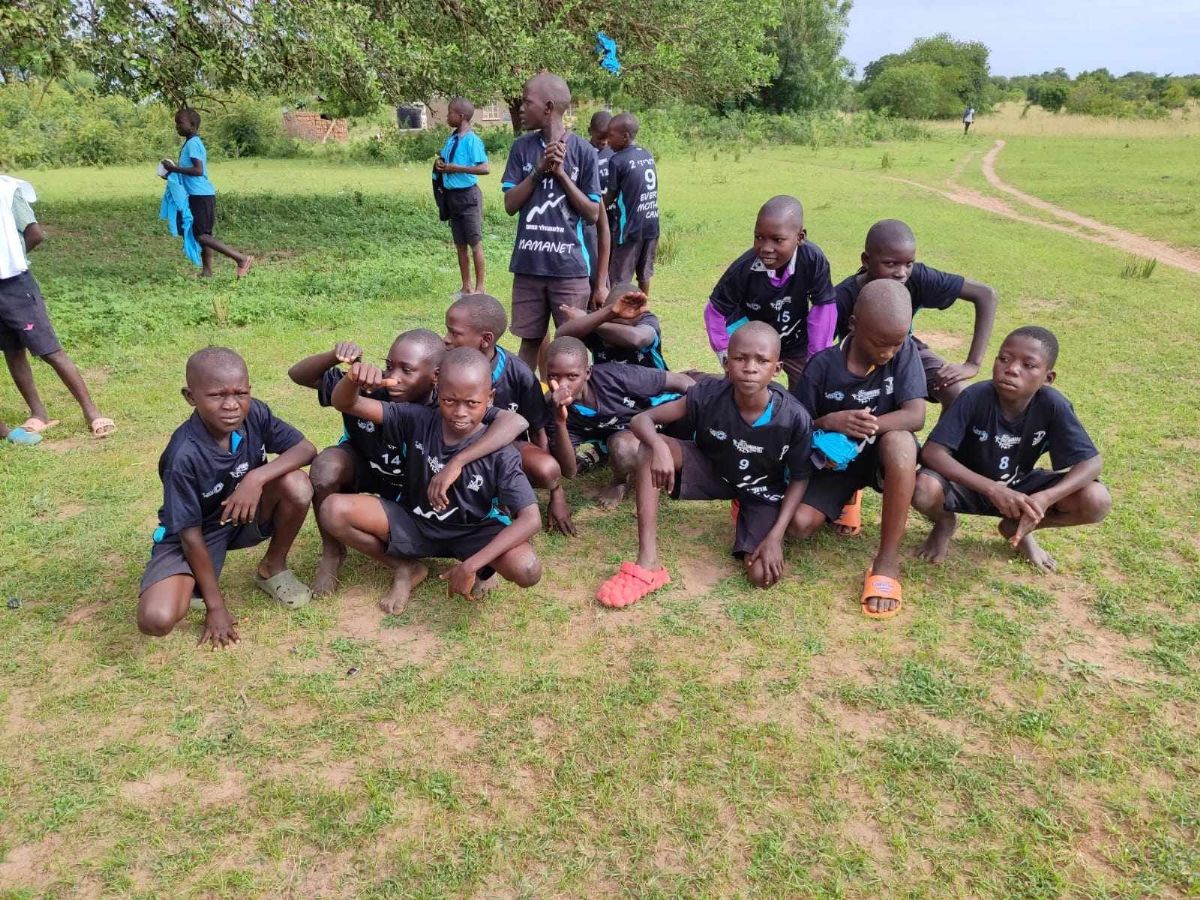 מאמאנט תל אביב מעניקה משהו קטן וטוב לילדים באוגנדה